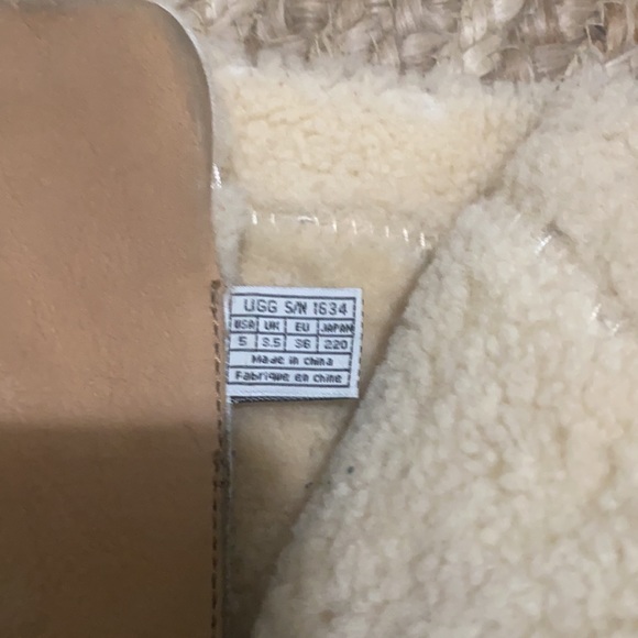 UGG Catalina boot size 5- fits like a 5.5-6 - Picture 4 of 5